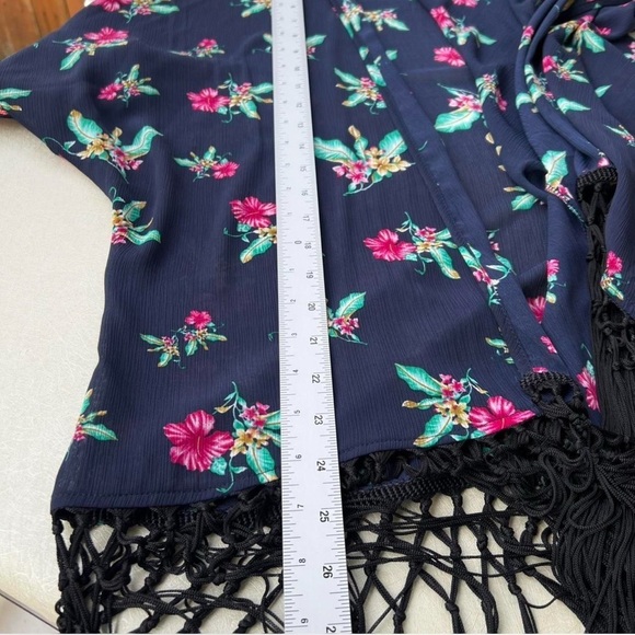 Sweet Rain Navy blue floral kimono with fringe trim Women Size medium - Picture 4 of 5